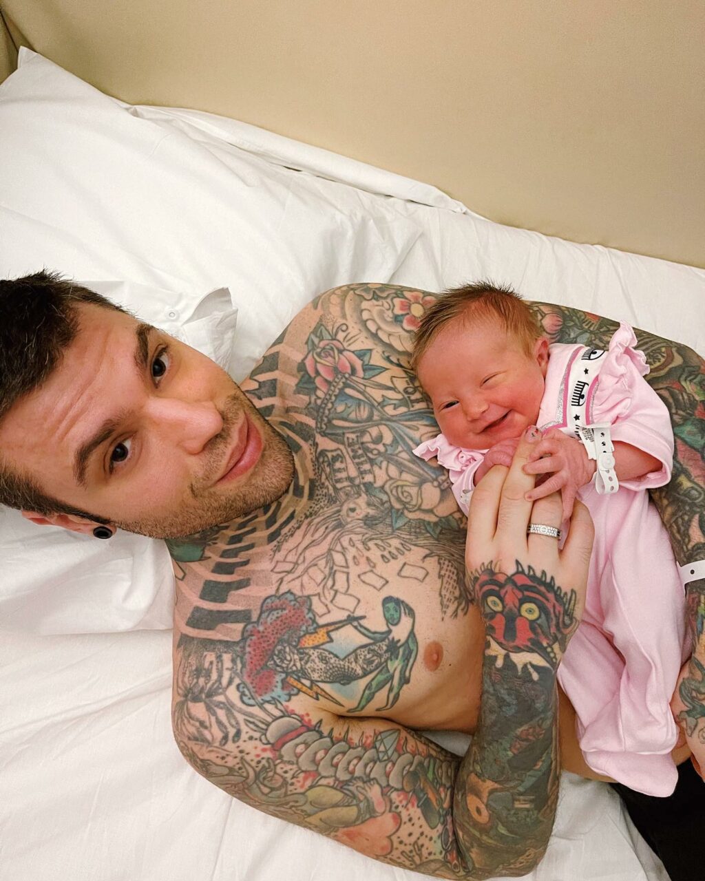 Fedez, Scatto della mamma… su Instagram stupisce i suoi fan
