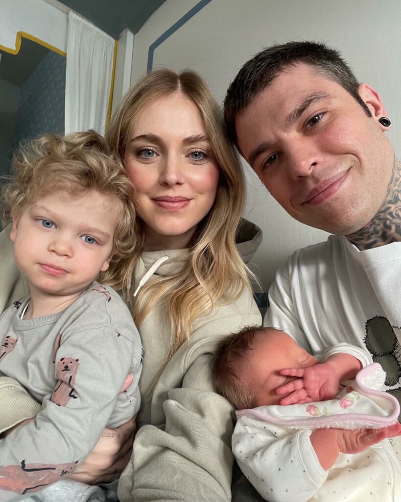 Fedez, Quando scopri di non essere più figlio unico… su Instagram per i suoi fan
