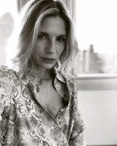 Martina Colombari, una donna che potremmo definire la perfetta combinazione tra bellezza e simpatia...