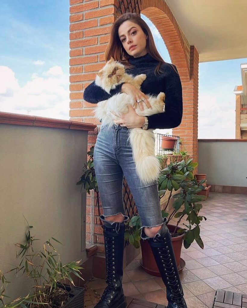 Annalisa, Gattini mondo dominazione… su Instagram saluta i suoi fan