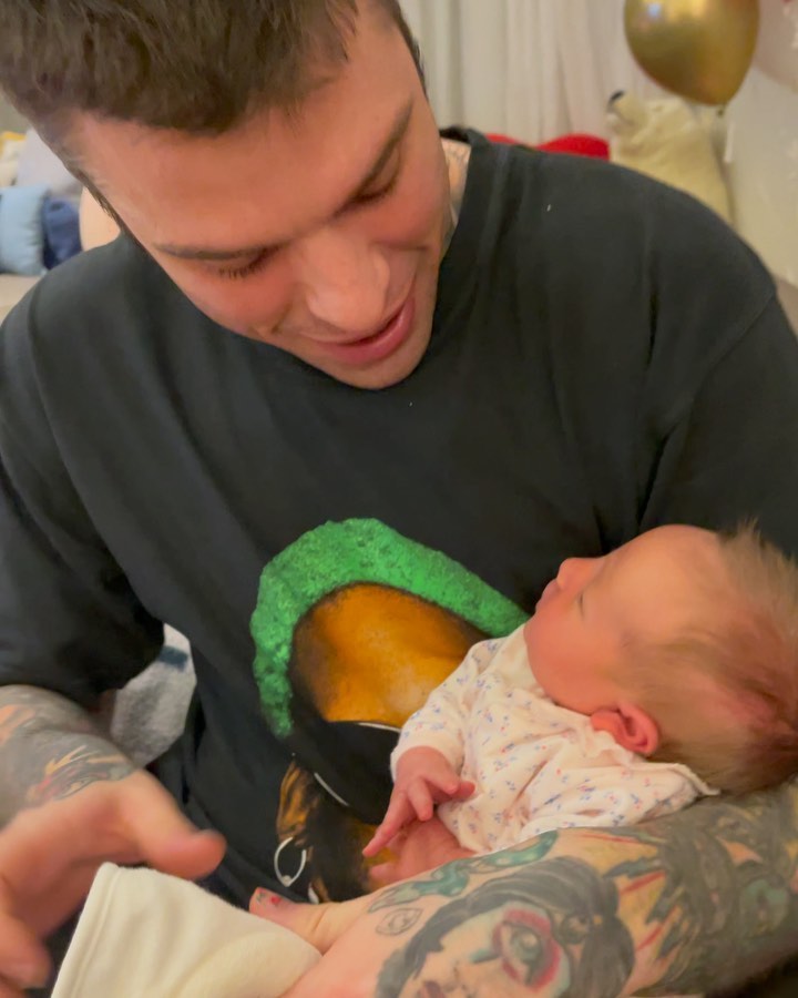 Se c'è una cosa che possiamo dire su Fedez, è che sicuramente non passa inosservato. Con la sua...