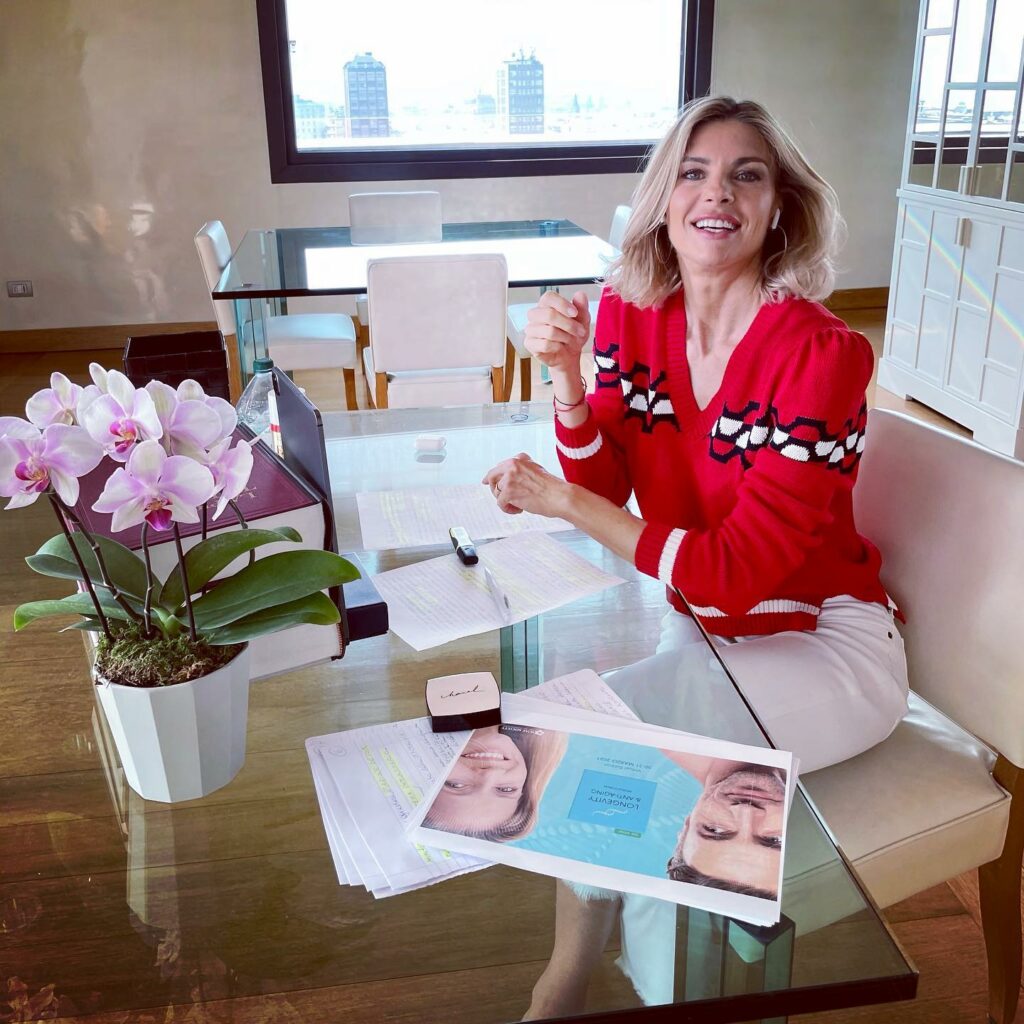 Martina Colombari, quella bella, alta e bionda modella italiana che sembra uscita da una favola...