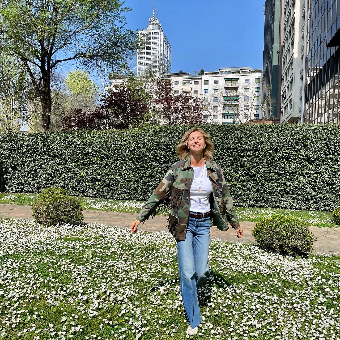 Martina Colombari Cosa vediamo ? 
Dipende sempre da cosa CERCHIAMO !!!...