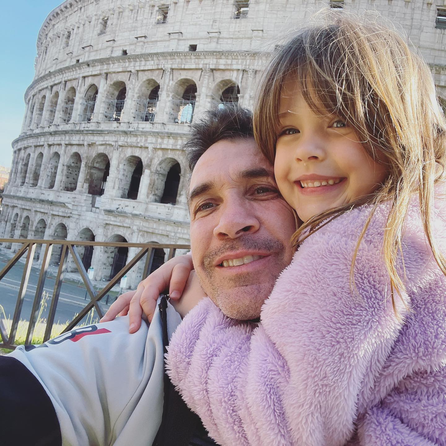 Elisabetta Canalis “Forse dovevi andartene per ritrovare davvero un posto,forse dovevi viaggiare pe...