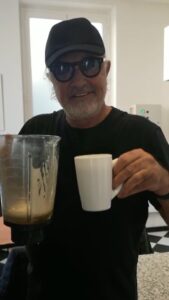 Flavio Briatore, noto playboy della Formula 1, è un personaggio che non passa certo inosservato. Con...