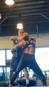 Elisabetta Canalis: icona di bellezza, simpatia e... multifunzionalità! Conosciuta al grande...