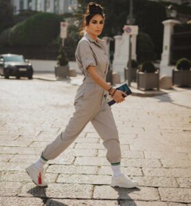 Elisabetta Gregoraci: regina incontrastata della tv italiana o semplice sosia di Barbie? Chiara di...