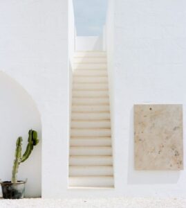 Elisabetta Gregoraci, La vita  è come una scala a volte si scende  a volte si sale e a volte semplicem… su Instagram per i suoi fan