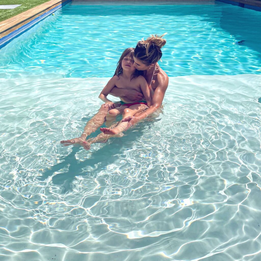 Elisabetta Canalis, … su Instagram per i suoi fan