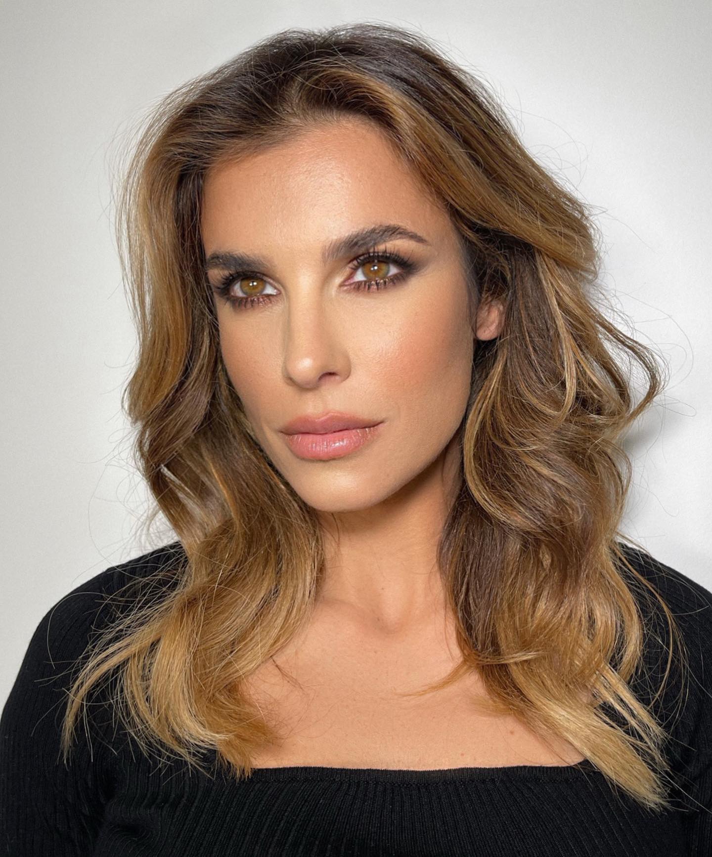 Elisabetta Canalis Feeling  in a total  look! Make-up by the magic 
Products used:
Skin Realist  M...