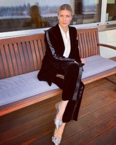 Martina Colombari, Attese …….. su Instagram per i suoi fan