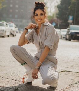 Ciao cari lettori! Oggi ci addentriamo nel mondo glamour e scintillante di una delle donne più...