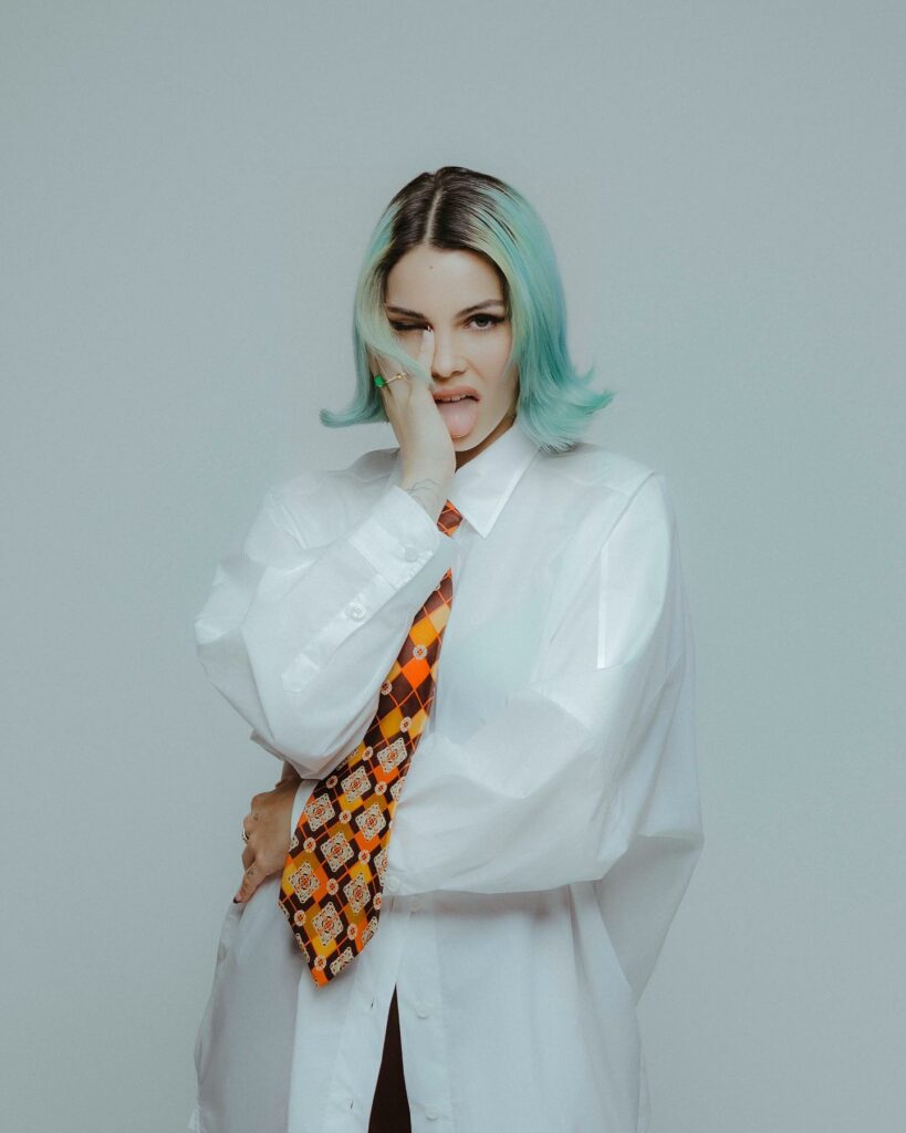 Rose Villan, SOLI con  fuori mercoledì  prod by  e… su Instagram delizia i suoi fan