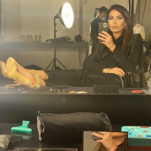 Cari amanti del gossip e fan sfegatati di Elisabetta Gregoraci, preparatevi a immergervi nel...