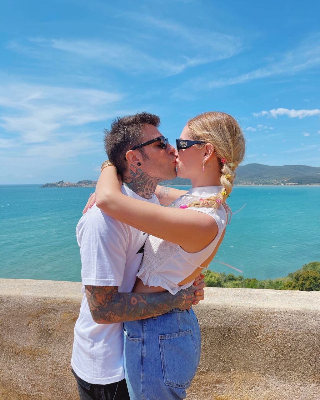 Ragazzi e ragazze, oggi parliamo di Fedez, il rapper più social e intraprendente del panorama...