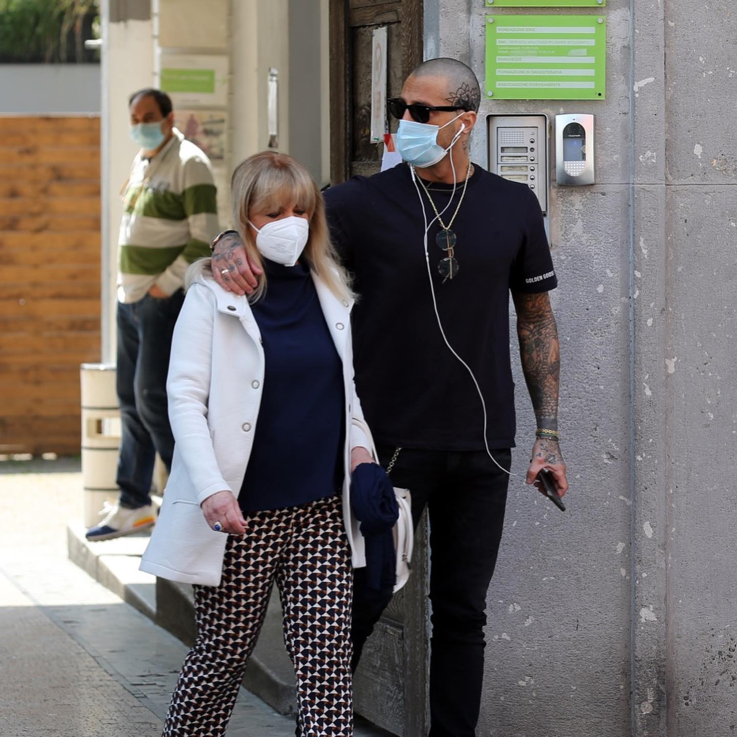 Fabrizio Corona AUGURI MAMMA . Tornerà presto il sereno su tutto e ci penserò io . Te lo promet...