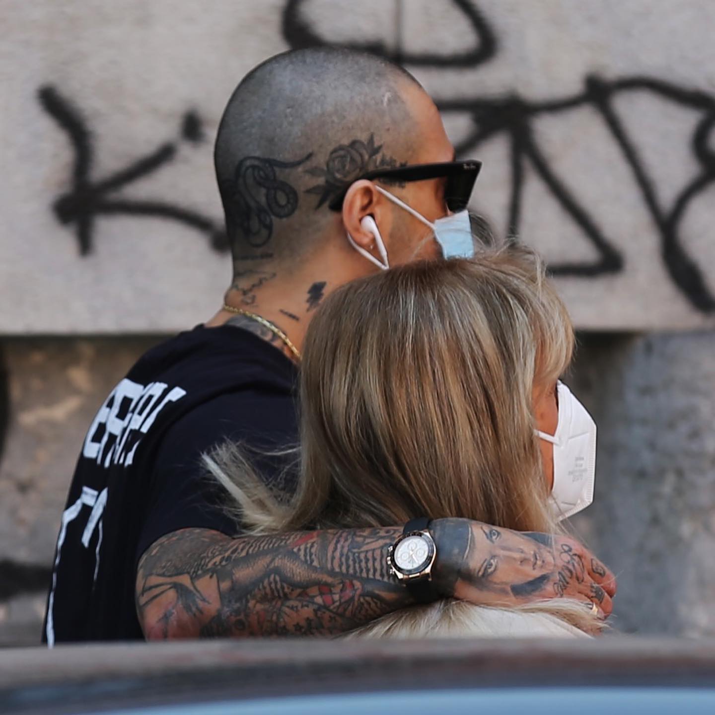 Fabrizio Corona AUGURI MAMMA . Tornerà presto il sereno su tutto e ci penserò io . Te lo promet...