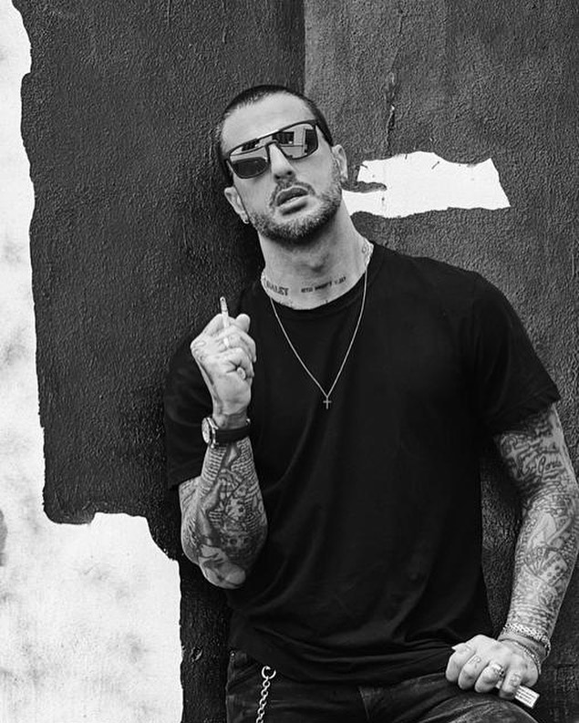 Fabrizio Corona Non potersi esprimere. Esiste peggiore condizione?...