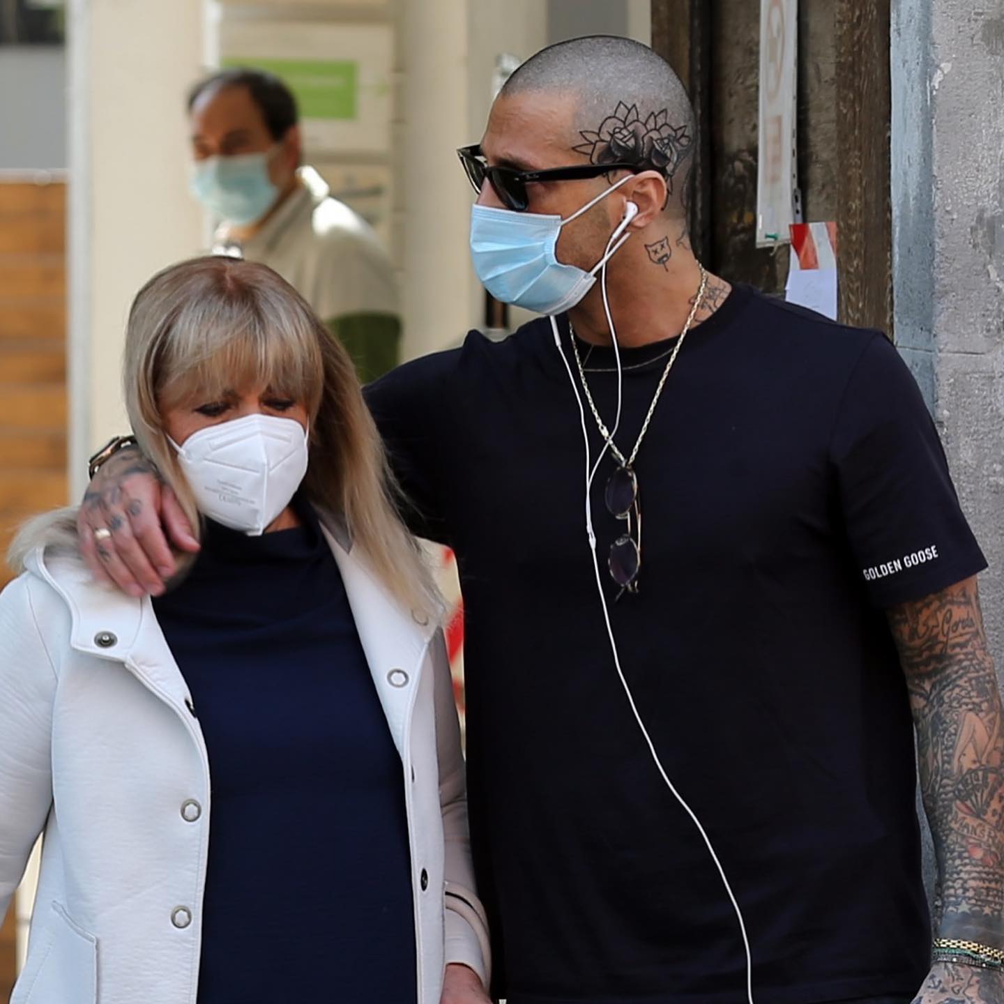 Fabrizio Corona AUGURI MAMMA . Tornerà presto il sereno su tutto e ci penserò io . Te lo promet...