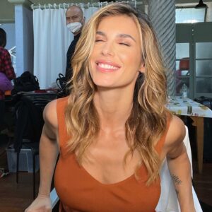 Elisabetta Canalis, Questa felicità è perché non vedo l’ora di condividere con voi un progetto a cui… su Instagram stupisce i suoi fan