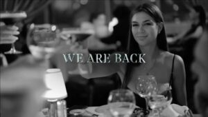 Vi presento Flavio Briatore, il magnate italiano noto per la sua personalità forte, il suo stile di...