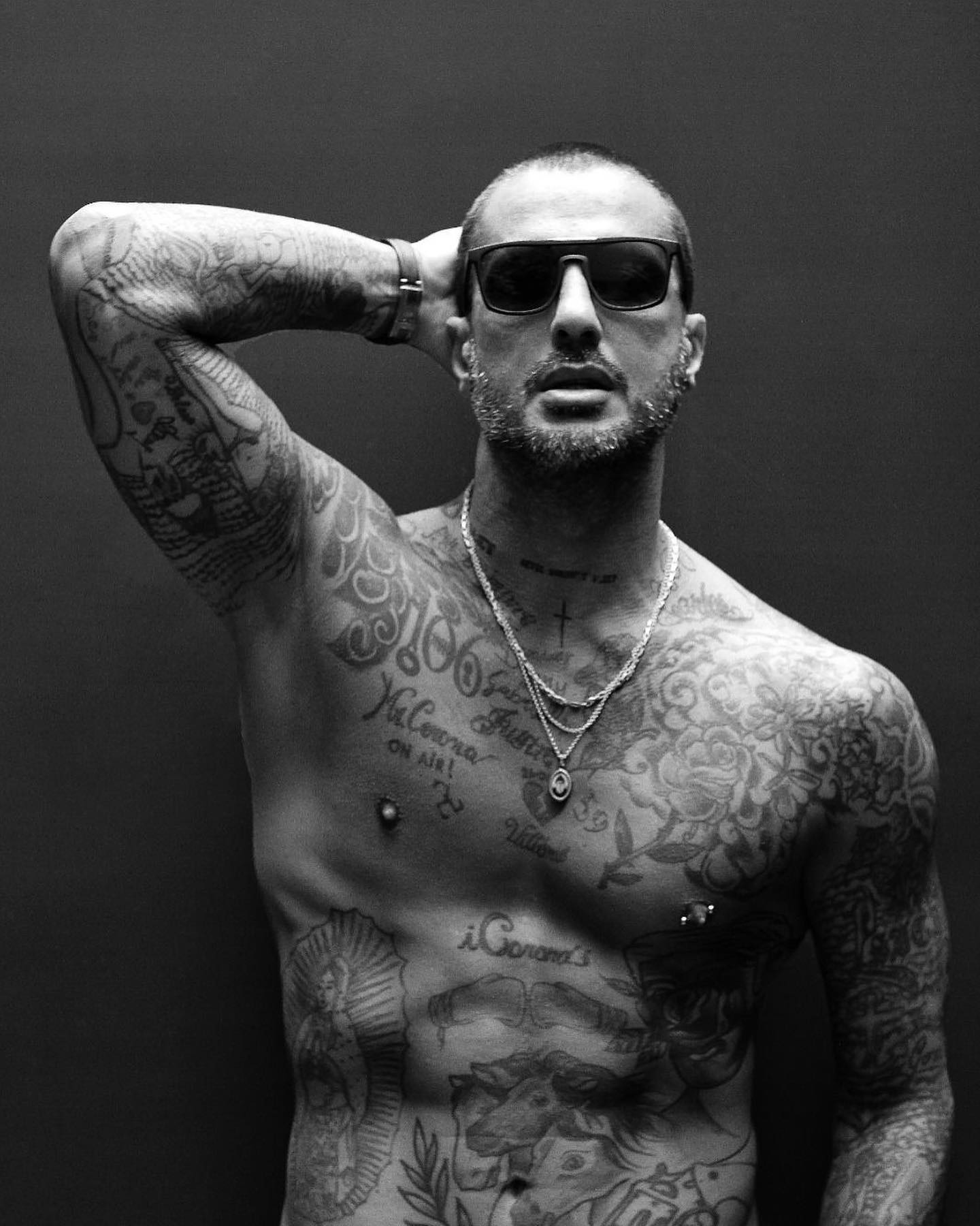 Fabrizio Corona CHI MI ODIA È PERCHÉ‘ VORREBBE ESSERE COME ME ....