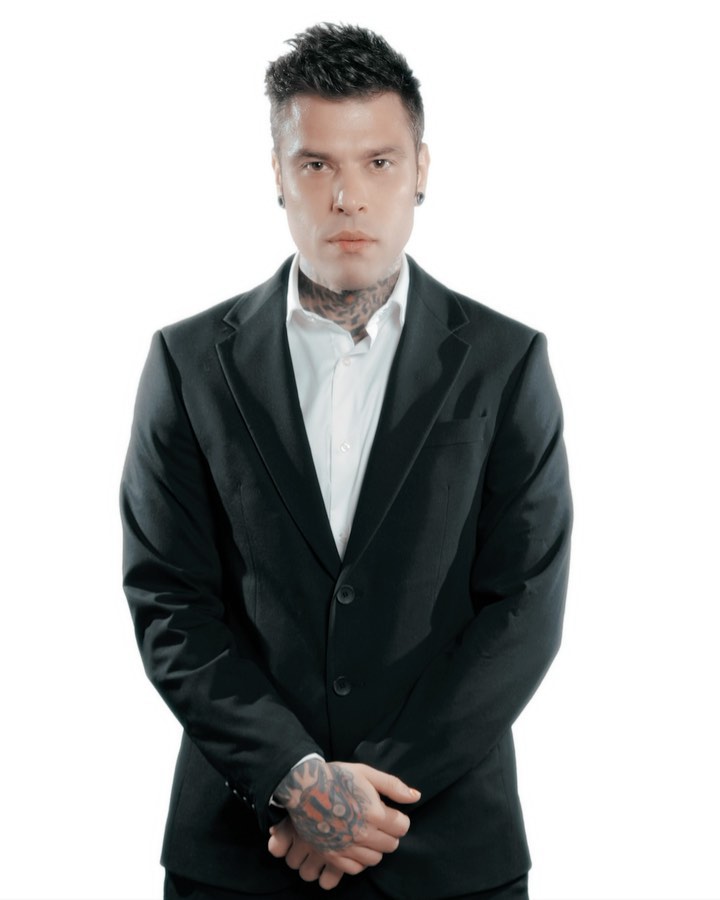 C'è un rapper italiano tanto amato quanto contestato: Fedez. Con la sua verve da paroliere e la sua...
