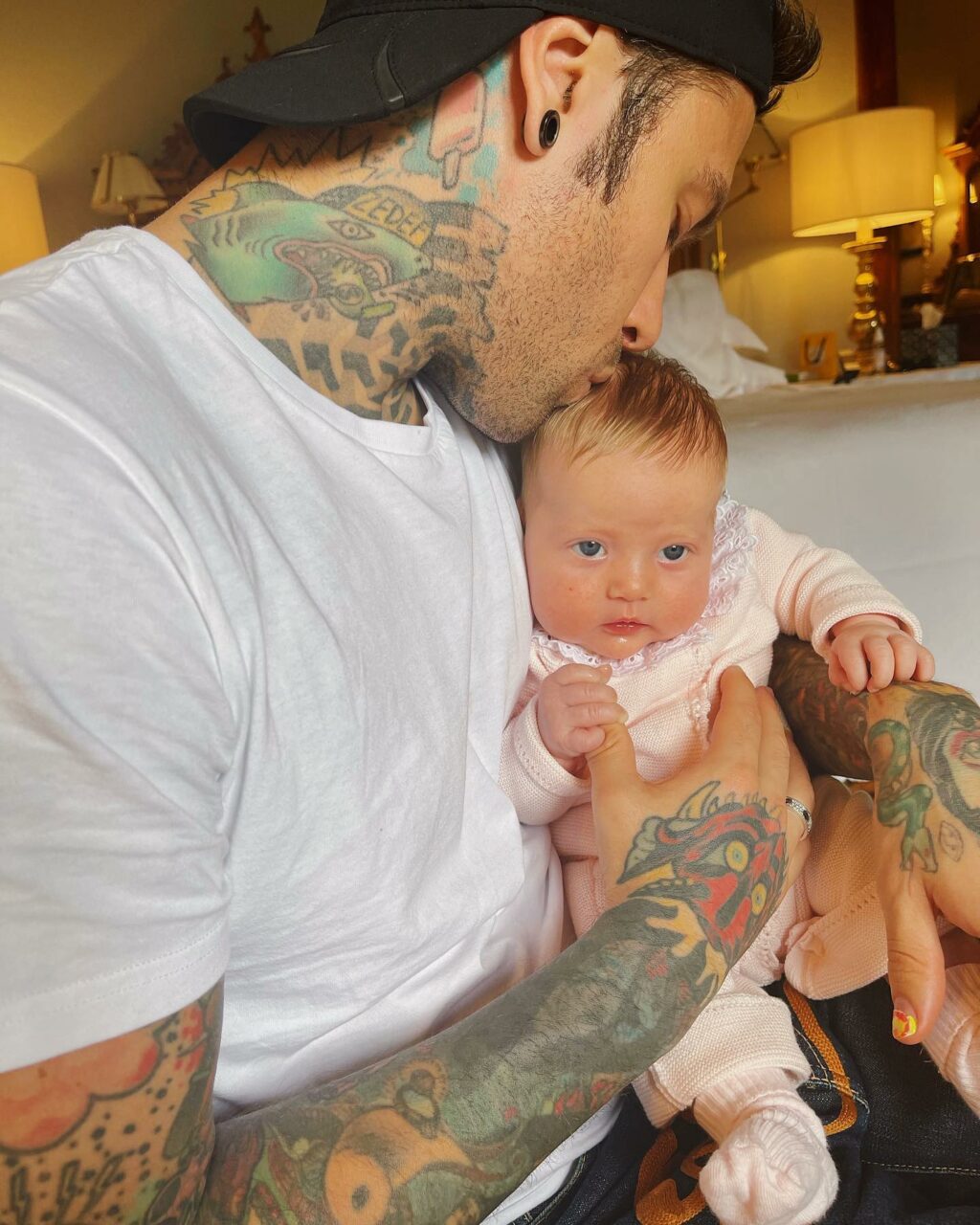 Fedez, La nostra Vittoria 2 mesi con noi… su Instagram incanta i suoi fan