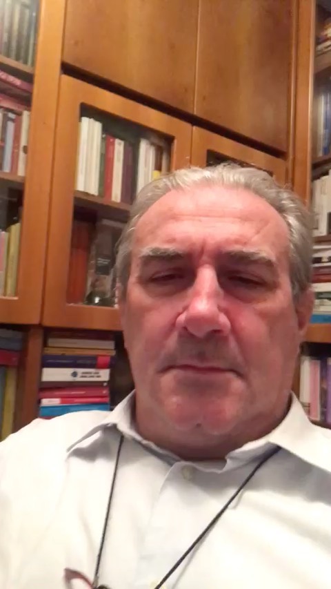 Fabrizio Corona, il re dei paparazzi italiani, l'uomo che ha reso famoso persino il cancello di casa...