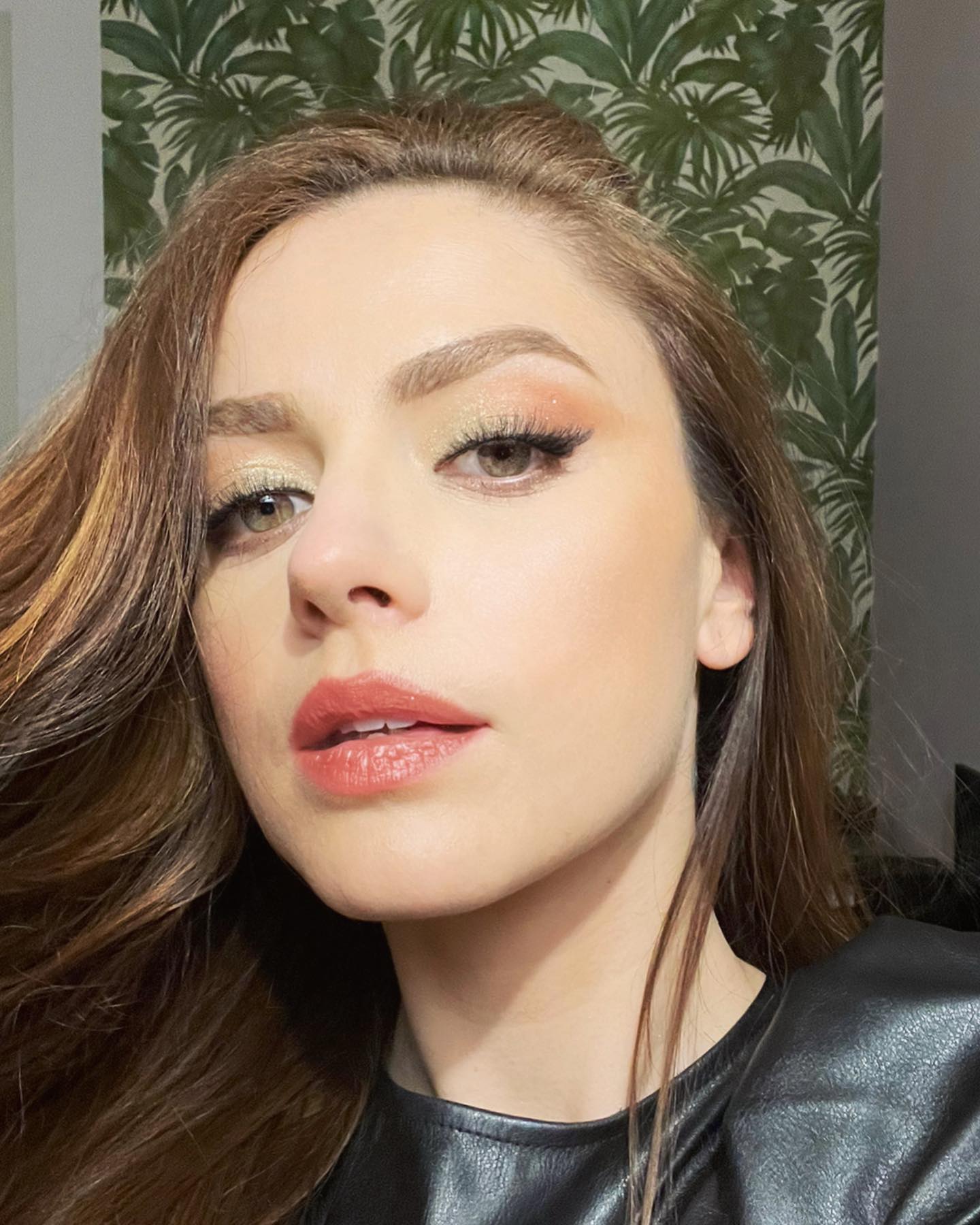 Annalisa E sei nella mia mente come un serpente che si attorciglia  
Frase preferita?...