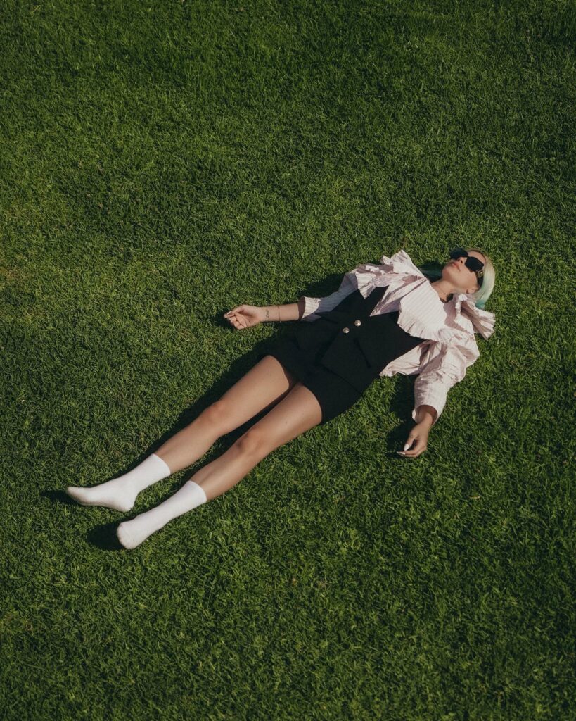 Rose Villan, a very goth summer… su Instagram incanta i suoi fan