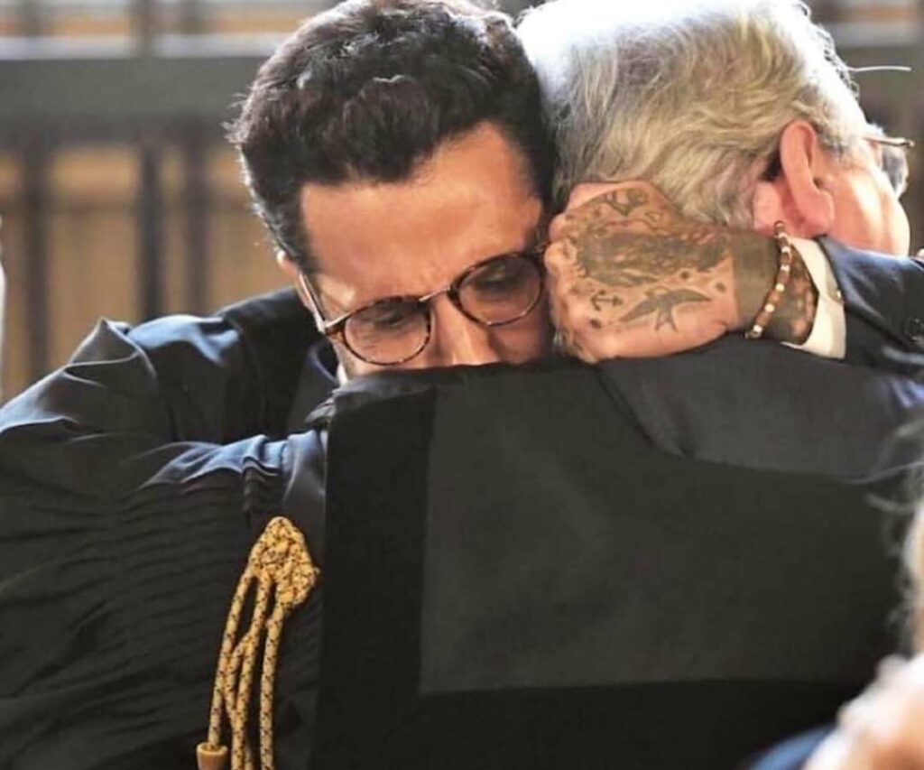 Ciao amici! Oggi vi parlerò di un personaggio un po' particolare, un misto tra celebrità, paparazzo...