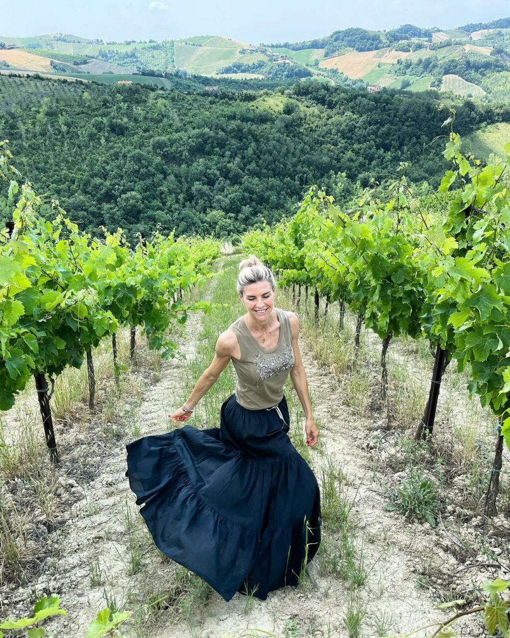 Cari amici, oggi parleremo di una donna che ha fatto sognare intere generazioni di ragazzi e ragazze...