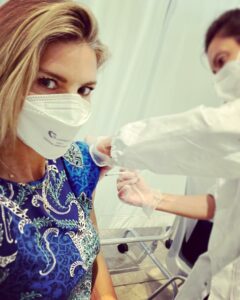 Martina Colombari, FATTO !!! Vaccinatevi per una ripresa in sicurezza !… su Instagram per i suoi fan