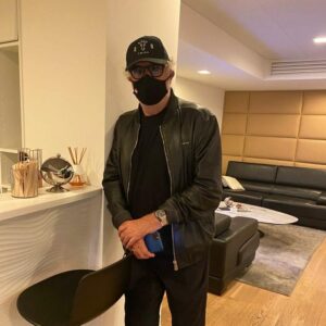 Flavio Briatore, Buongiorno a tutti, tra poco si parte, viaggio di lavoro… su Instagram per i suoi fan