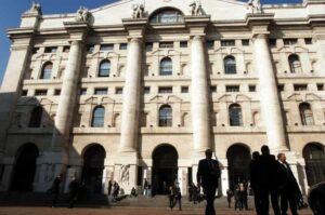 La borsa di Milano ha chiuso in forte rialzo, con il Ftse Mib che ha guadagnato il 2,21% a 33.040...