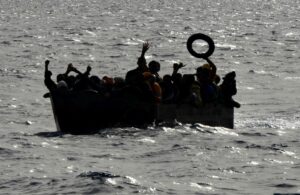 A Lampedusa il 30 dicembre 2023, il numero di migranti sbarcati in Italia è aumentato del 50%...