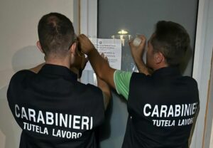 Arrestati due uomini nel Salernitano per lo sfruttamento di lavoratori immigrati