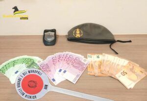 A Olbia in aeroporto con 82 mila euro in contanti e quattro sanzioni