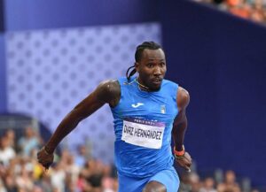 Andrea Diaz ha vinto la medaglia di bronzo olimpica nel salto triplo con una misura di 17,64 metri a...