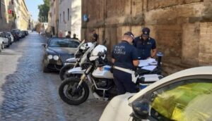 49enne denunciata per girare con auto di lusso con targhe contraffatte