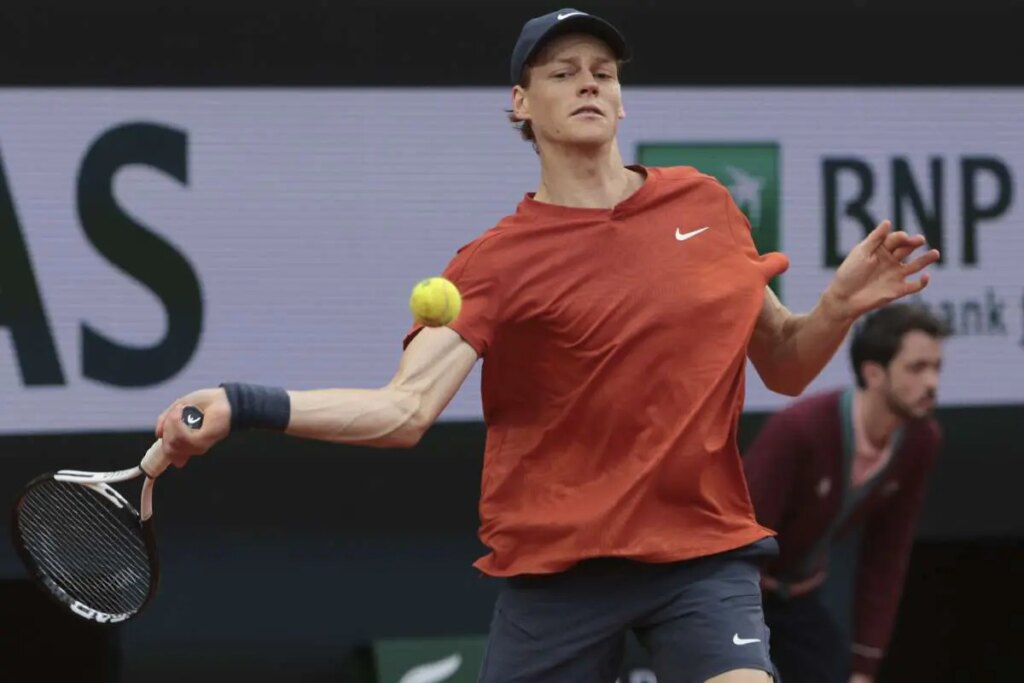 Il talento italiano Jannik Sinner ha vinto il "Cincinnati Open", il settimo Atp Masters 1000 della...