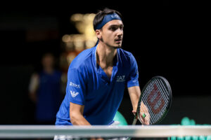 Jannik Sinner e Lorenzo Sonego si affrontano nel quarto di finale della Coppa Davis a Malaga, in...