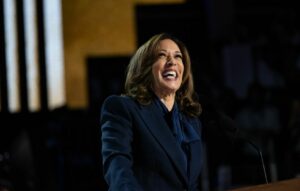 Kamala Harris accetta la candidatura Dem promettendo di essere la presidente di tutti