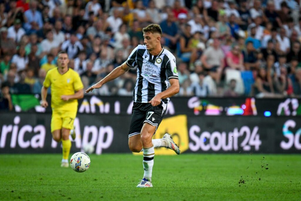 L'Udinese batte la Lazio per 2-1, conquistando la prima vittoria stagionale. Lucca e Thauvin segnano...