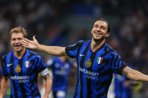 L'Inter di Simone Inzaghi vince 2-0 contro il Lecce a San Siro, con gol di Darmian e Calhanoglu...