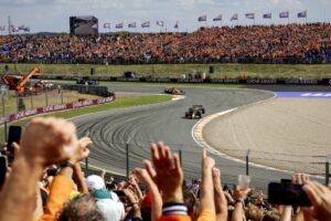 Nel Gran Premio d'Olanda, Lando Norris vince davanti a Max Verstappen, dimostrando la superiorità...