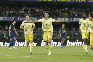 La Juventus vince 3-0 contro il Verona e conquista la vetta della classifica da sola