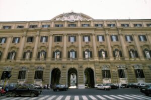 Il Ministero dell'Economia e delle Finanze a Roma sta lavorando su un piano strutturale per...