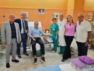 Donazione di sangue all’Arnas Garibaldi da parte del Sindaco di Catania